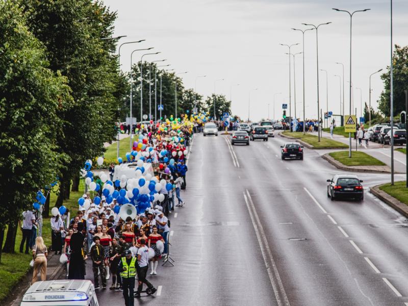 Šventinė miesto gimtadienio eisena