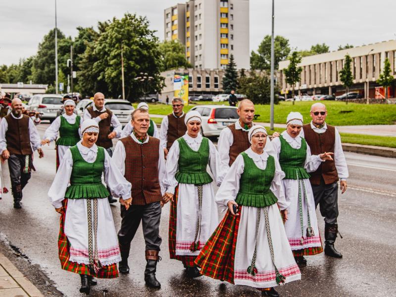 Šventinė miesto gimtadienio eisena