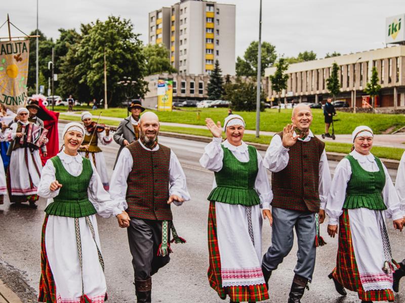 Šventinė miesto gimtadienio eisena