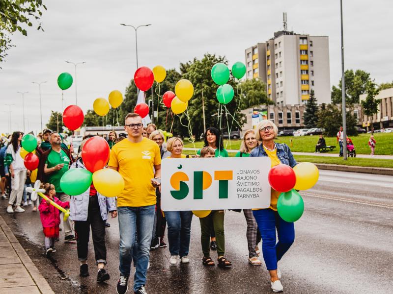 Šventinė miesto gimtadienio eisena