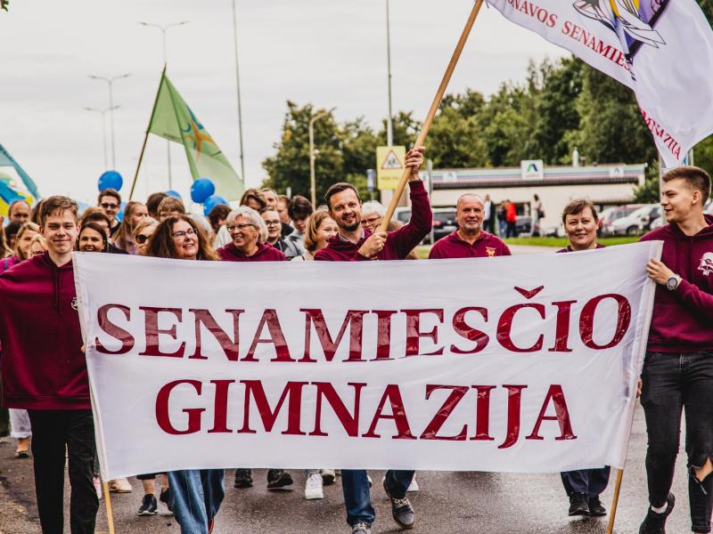 Šventinė miesto gimtadienio eisena