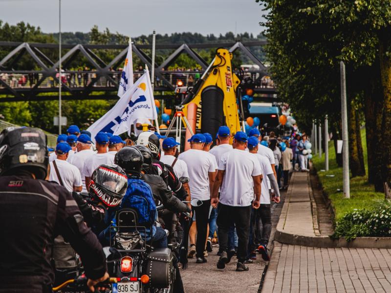 Šventinė miesto gimtadienio eisena