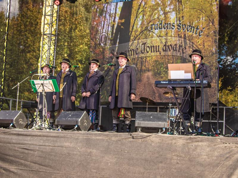 Rudens šventė „SENAME JONŲ DVARE"