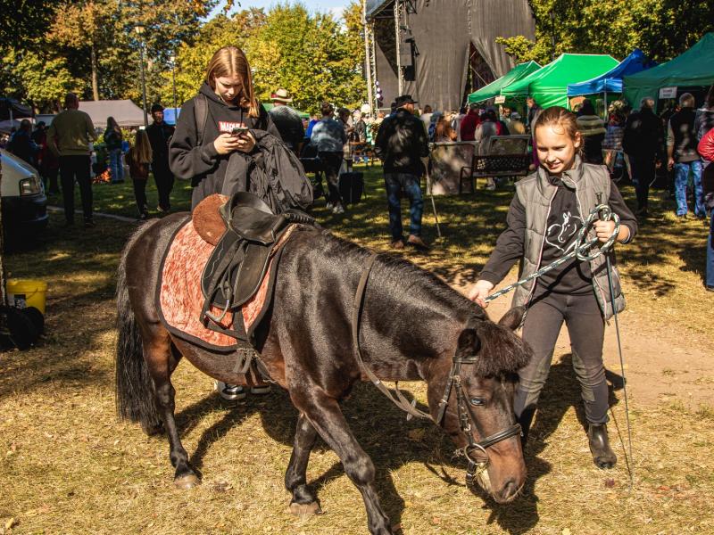 Rudens šventė „SENAME JONŲ DVARE"