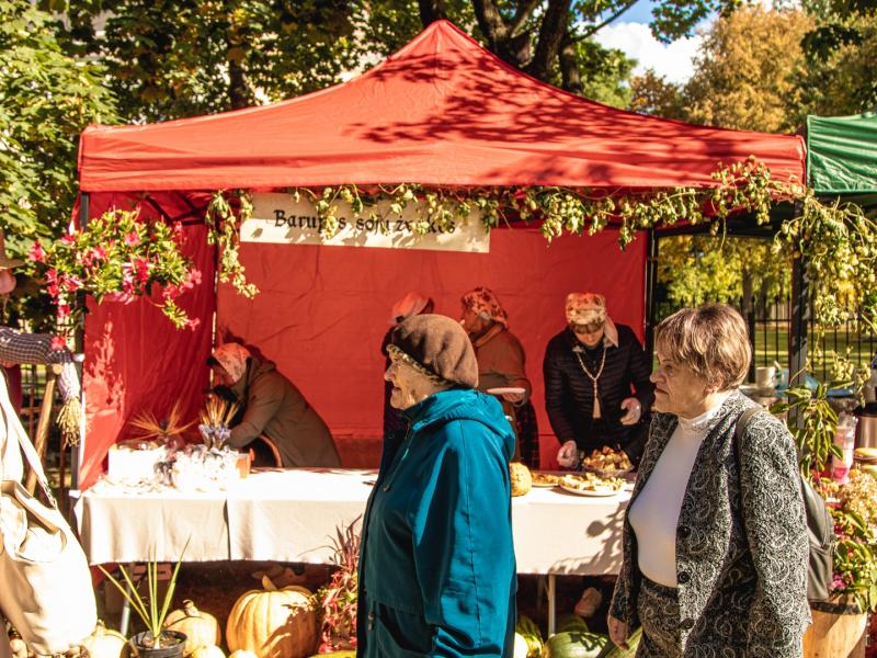 Rudens šventė „SENAME JONŲ DVARE"